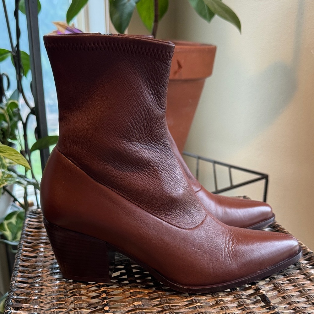Vince Hayek stretch‎ leather block heel brown booties women’s size 6.5